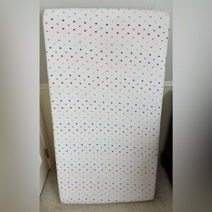 Kyte Baby Crib Sheet in Cloud Rainbow Heart Print